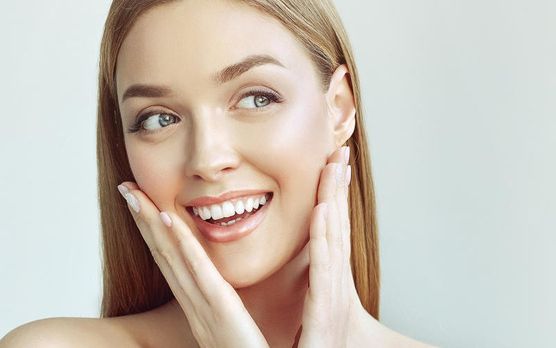 للحفاظ على جمال بشرتك.. روتين يومي واظبي على اتباعه في منزلك