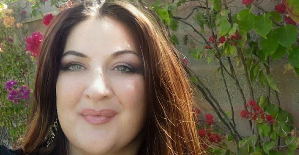 فضلت البقاء فيه.. أمريكية علقت في المغرب بسبب كورونا ترفض ترحيلها إلى بلادها