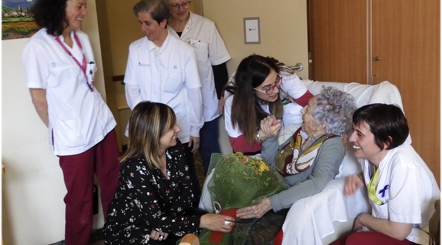 بعمر 113 عاما.. معمرة إسبانية تتغلب على كورونا