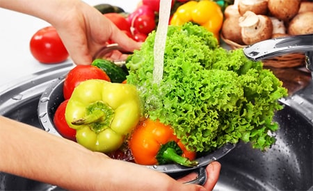 وسط تفشي كور- ونا.. إجراءات وقائية للحفاظ على سلامة الطعام وتفادي العدوى (فيديو)