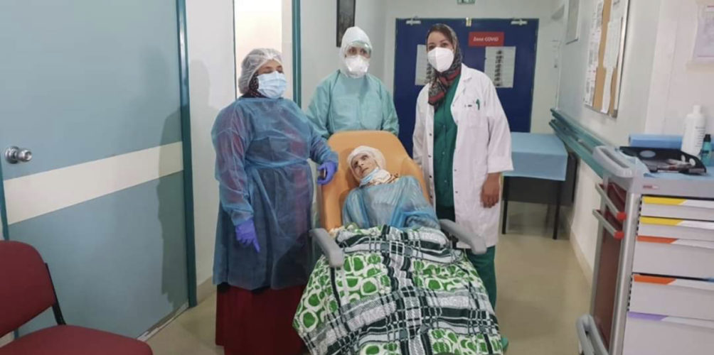 عمرها 110 أعوام.. معمرة مغربية تتغلب على كورونا (صور)