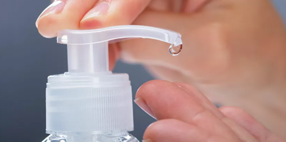 تناولوا سائلا معقم لليدين.. وفاة 3 أشخاص وإصابة آخر بالعمى