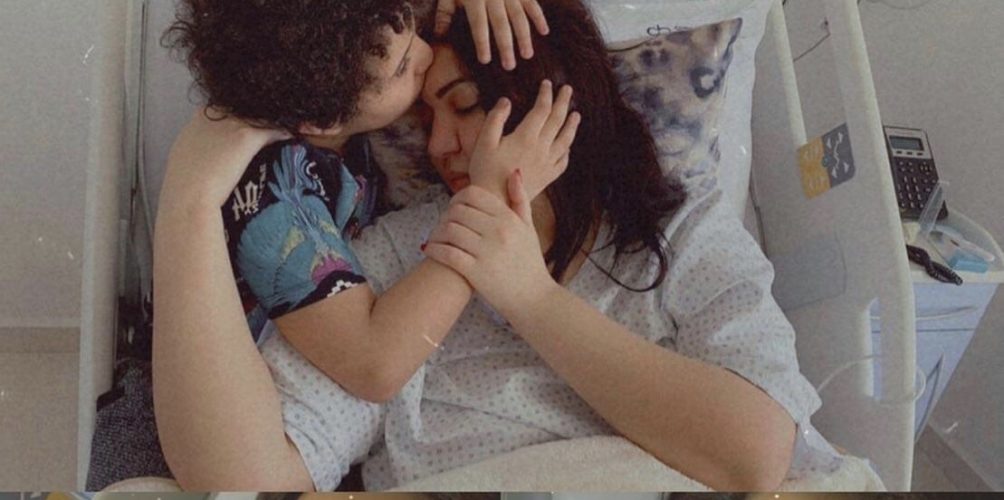 خضعت لعملية استئصال المرارة.. أسماء لمنور تطمئن جمهورها (صورة)