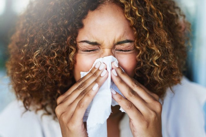 بروفيسور: إيلا ما كانوش الأعراض وإيلا ما عطسش ولا كحب عليك شي واحد ما غاديش تتعادى بكورونا