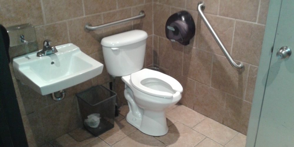 علماء يحذرون: المراحيض قد تكون بؤرة لانتشار كورونا