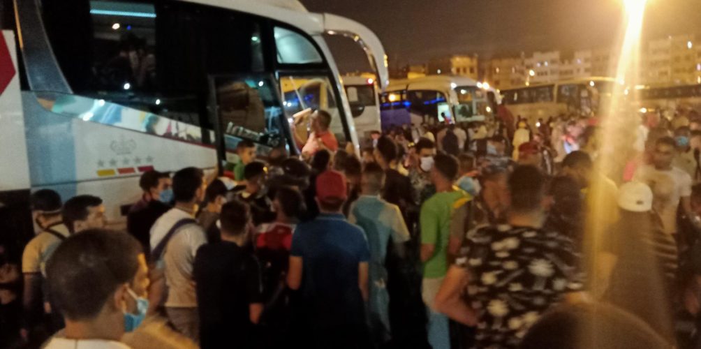 بعد قرار الحكومة « المفاجئ » بمنع التنقل من وإلى بعض المدن.. فوضى وازدحام في عدة مناطق (صور وفيديوهات)