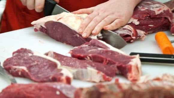 العيد في زمن الجائحة.. هل ينقل لحم الأضحية فيروس كورونا؟