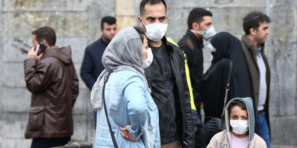 لتجنب الإصابة بكورونا.. لا تنظروا إلى وجه الشخص خلال الوقوف أو أثناء الحديث