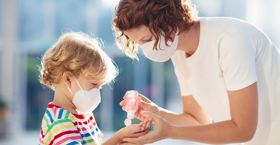 الخطر يظل قائما.. الأطفال ينقلون عدوى كورونا وليسوا « آمنين »