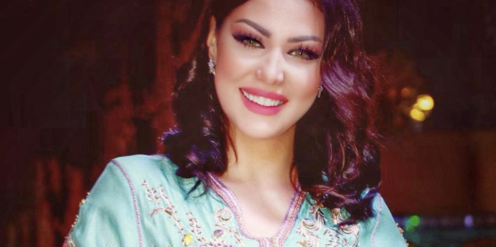 بعد 5 أشهر في إسبانيا بسبب كورونا.. ابتسام تسكت تعود إلى المغرب وتطمئن محبيها (صورة)
