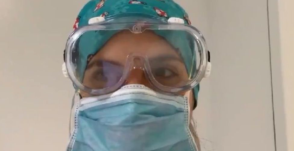 قد ينتقل عبر العين.. خبراء ينصحون بارتداء نظارات وقائية لحماية أفضل من كورونا