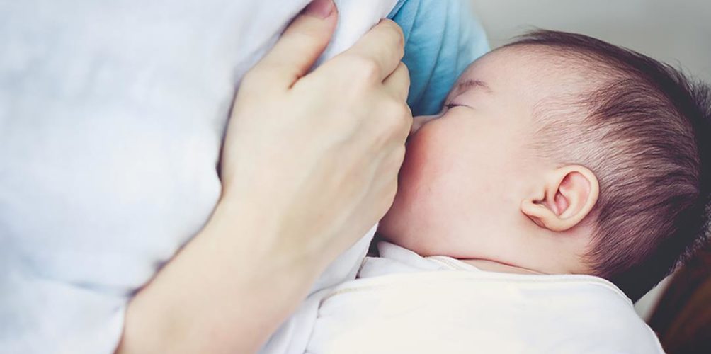 فوائدها لا تحصى على الأم والطفل.. لهذا تعد الرضاعة الطبيعية مهمة!