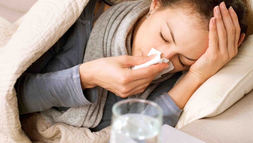 خبراء: الإصابة بفيروس كورونا والإنفلونزا معا يرفع نسبة احتمال الوفاة بالفيروس