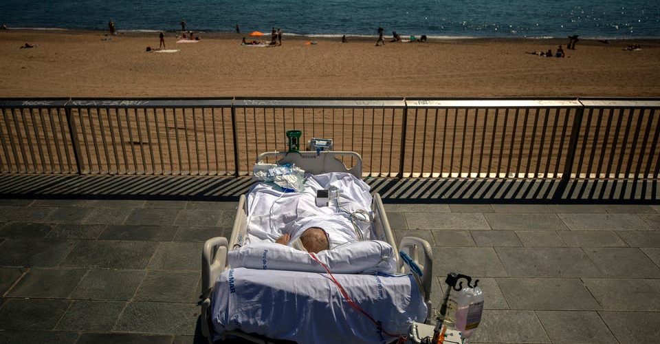 دقائق أمام البحر.. تجربة علاج فريدة لمرضى كورونا