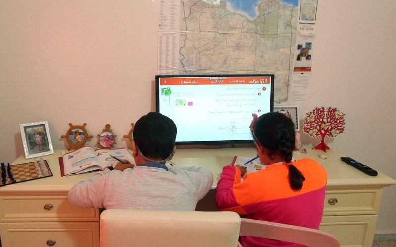 الأطفال ضايعين والأمهات محنين/ العصاب والفقصة/ الله يفرجها علينا.. التعليم عن بعد يؤرق أمهات