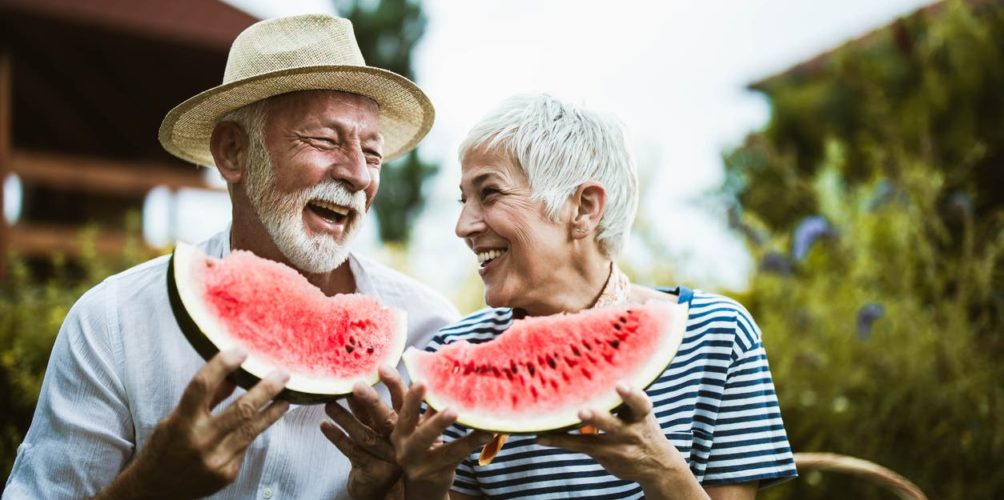 في أي عمر نشعر بالسعادة التامة والتعاسة العميقة؟.. دراسة تجيب