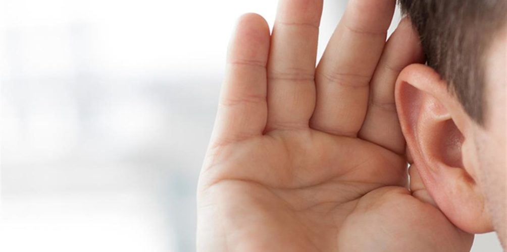 أطباء يحذرون: كورونا قد يؤدي إلى فقدان السمع