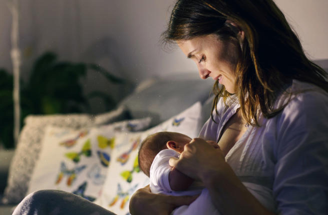 دراسة حديثة: الرضاعة الطبيعية يمكن أن تعالج وتقي من كورونا