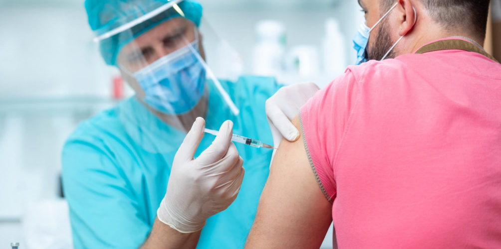 تقرير متشائم: كورونا لن يتوقف عن التطور بمجرد تلقيح الناس