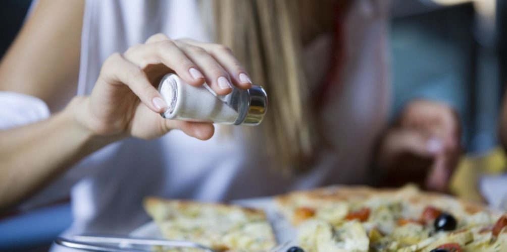 عند الإصابة بكورونا.. أطعمة على المرضى تجنبها