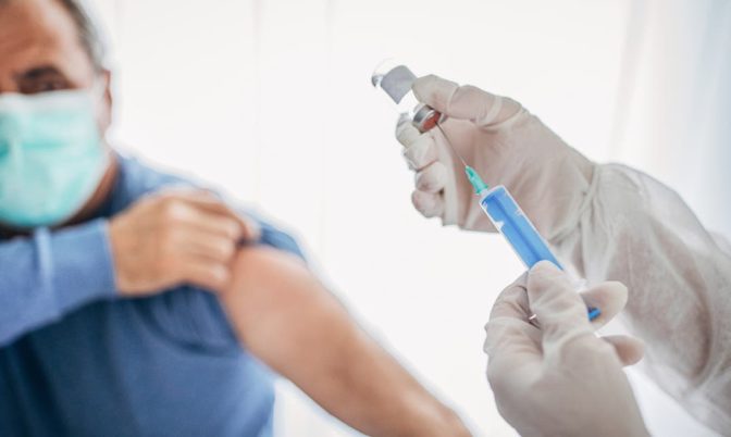 عالم أوبئة: لا يوجد دواء أو لقاح يمكننا أن نقول عنه مسبقا أنه لن يؤذينا خلال 10 سنوات