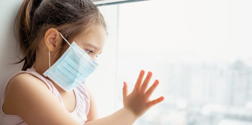 علماء: السلالة الجديدة من كورونا قد تؤثر على الأطفال كالبالغين