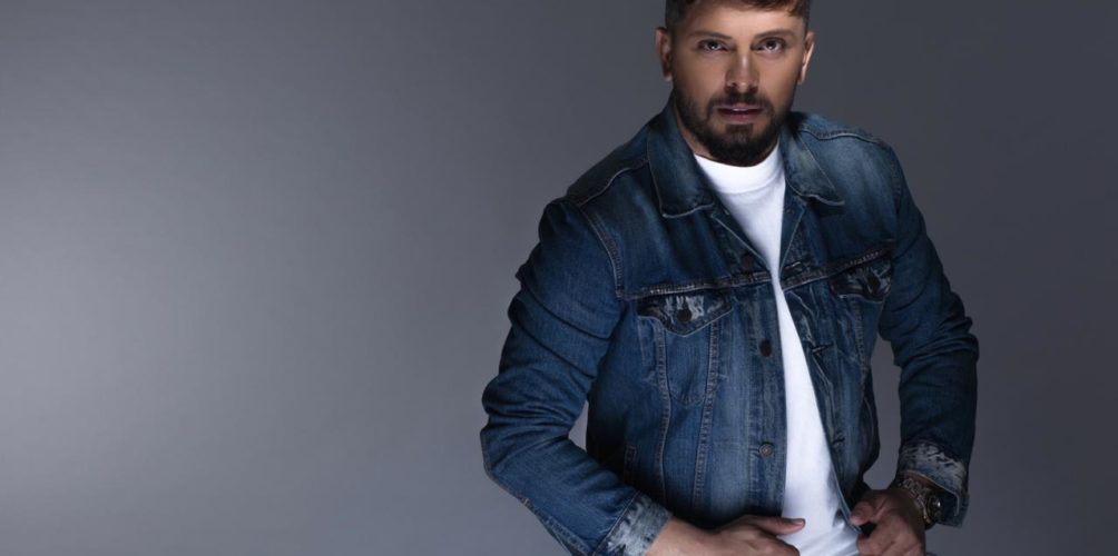 لأول مرة.. حاتم عمور يغني بالاسبانية في ألبومه الجديد