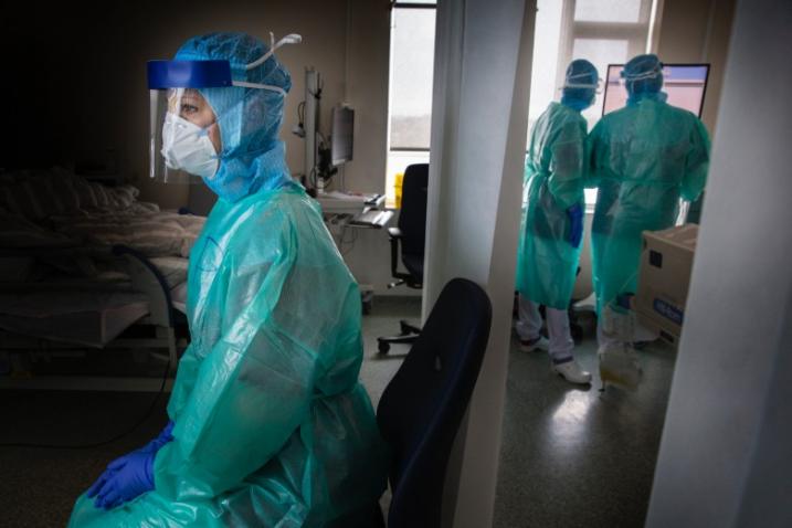 داخل مراكز الرعاية الصحية.. 1.8 مليار شخص معرضون لخطر الإصابة بفيروس كورونا