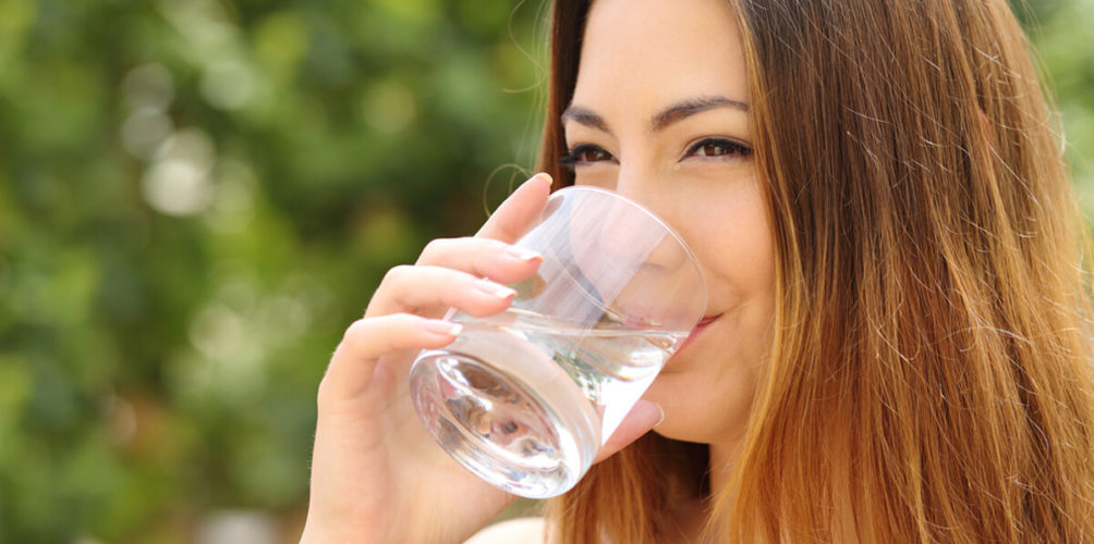 له فوائد صحية مذهلة.. ما هي كمية الماء التي يجب على المرأة شربها يوميا؟