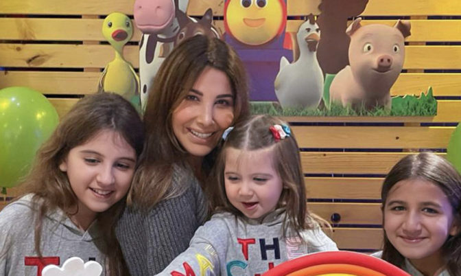 نانسي عجرم: أوصي بناتي أن يستمتعوا بالأمور الصغيرة… ويعيشوا عمرهن! (فيديو)