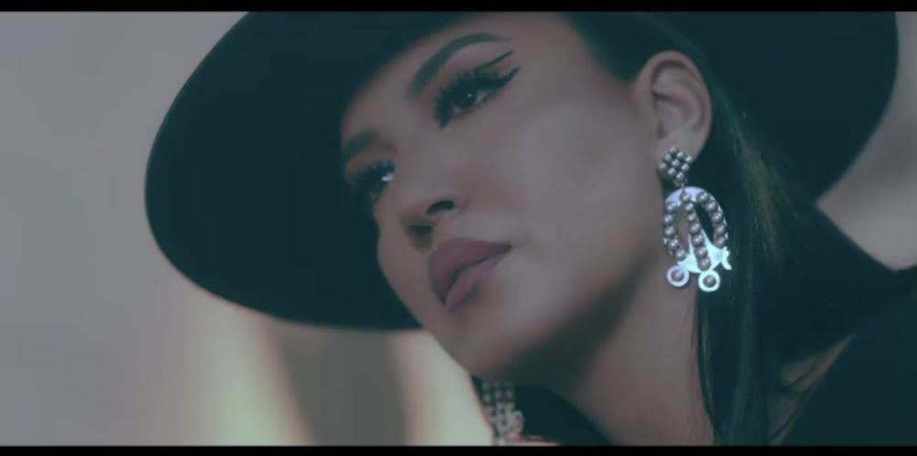 « يديرها الحب ».. أسماء لمنور تشوق جمهورها لأغنيتها الجديدة (فيديو)