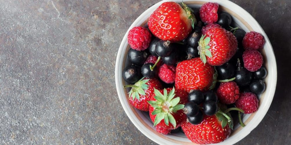 تقي من سرطان الثدي.. باحثون ينصحون بتناول هذه الفاكهة