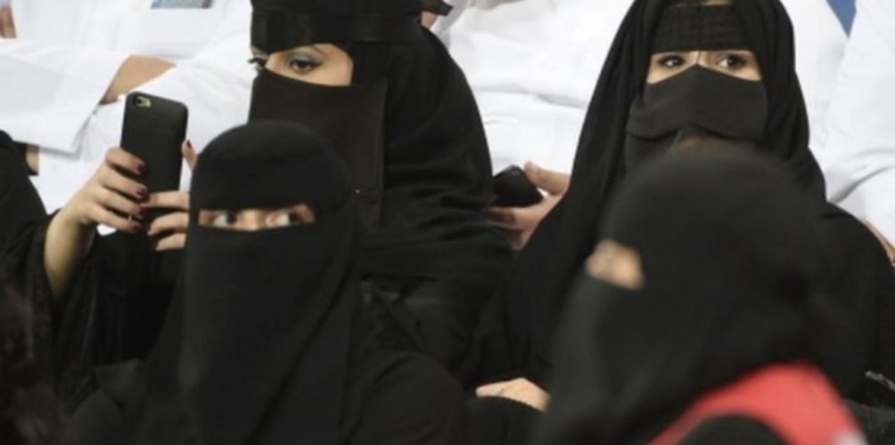 بعد السماح لهن بالقيادة.. فتح باب التجنيد للنساء في السعودية