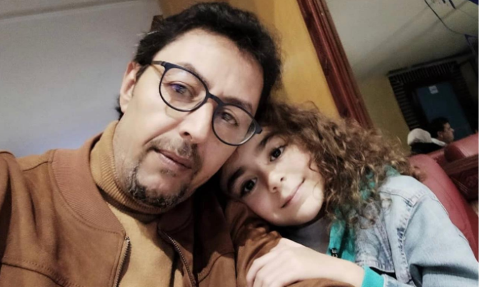 سب وشتم ابنته.. سعيد باي يجر أحد متابعيه إلى القضاء