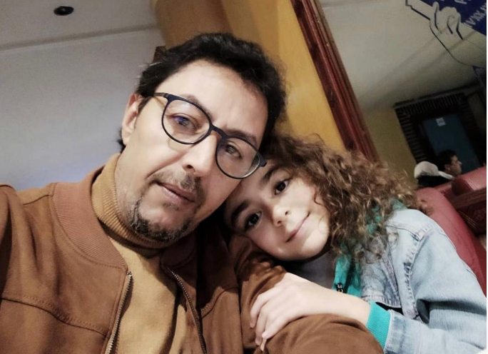 سب وشتم ابنته.. سعيد باي يجر أحد متابعيه إلى القضاء