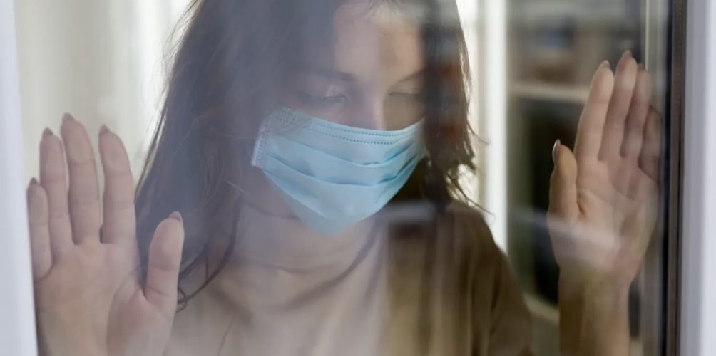 حتى بعد النجاة منها.. أخصائية تحذر من الآثار النفسية لجائحة كورونا