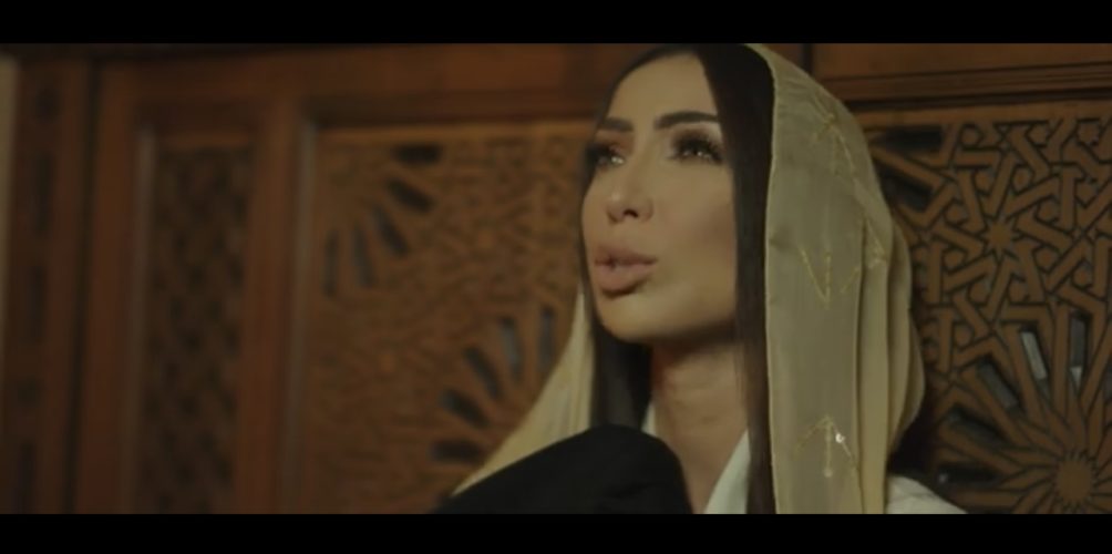 بتأثر كبير.. دنيا بطمة تغني عن الأم في &laquo;&nbsp;الحنانة&nbsp;&raquo; (فيديو)