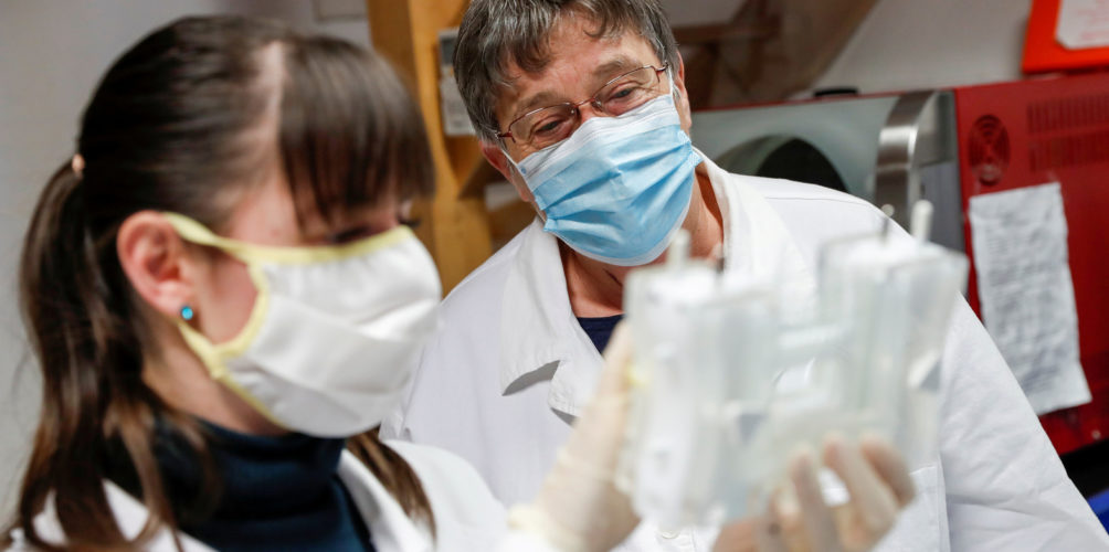 دراسة غريبة: هرمون أنثوي يحسن حالة الرجال المصابين بكورونا