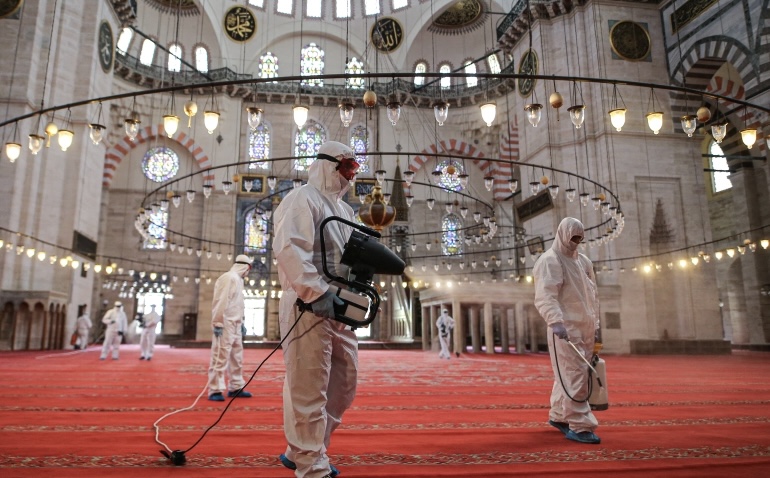 مع اقتراب رمضان.. منظمة الصحة العالمية تحذر من « التجمعات الدينية »