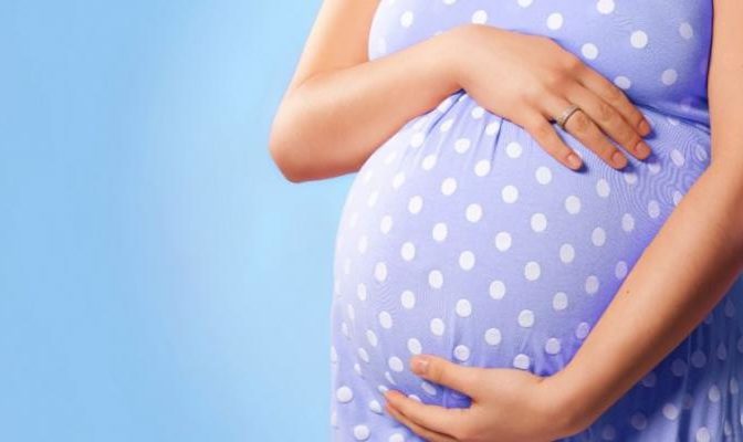 يؤثر على نمو الجنين ويرتبط بحدوث الولادات المبكرة.. مخاطر التوتر على الحامل والطفل