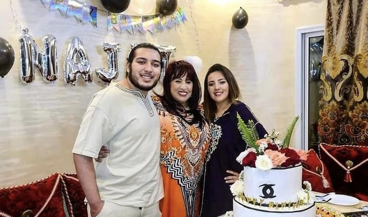 رفقة ابنيها.. نجاة عتابو تحتفل بعيد ميلادها الـ61 (صور)