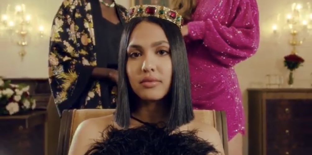 &laquo;&nbsp;عيطو للبوليس&nbsp;&raquo;.. منال بنشليخة تصدر أحدث أغانيها (فيديو)