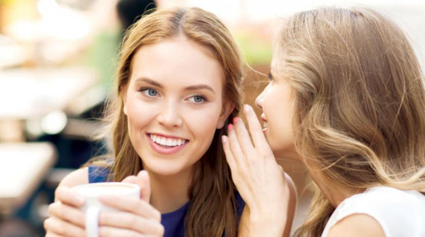 تساعد على تكوين علاقات أفضل.. باحثون يكشفون فوائد النميمة