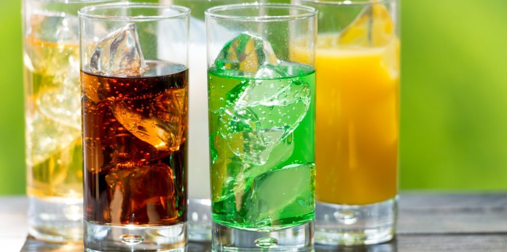 باحثون: الشباب الذين يشربون المشروبات السكرية قد يكونون أكثر عرضة للإصابة بهذا النوع من السرطان