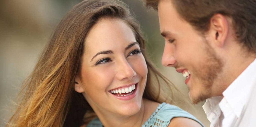 لضمان استمرارية الزواج.. السر في الضحك!