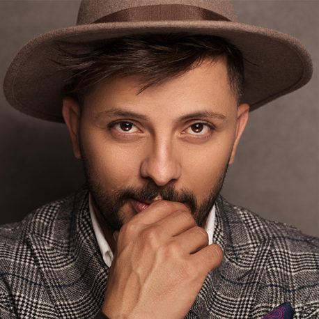 بعد قرار الحكومة بإلغاء الحفلات.. حاتم عمور في صدمة