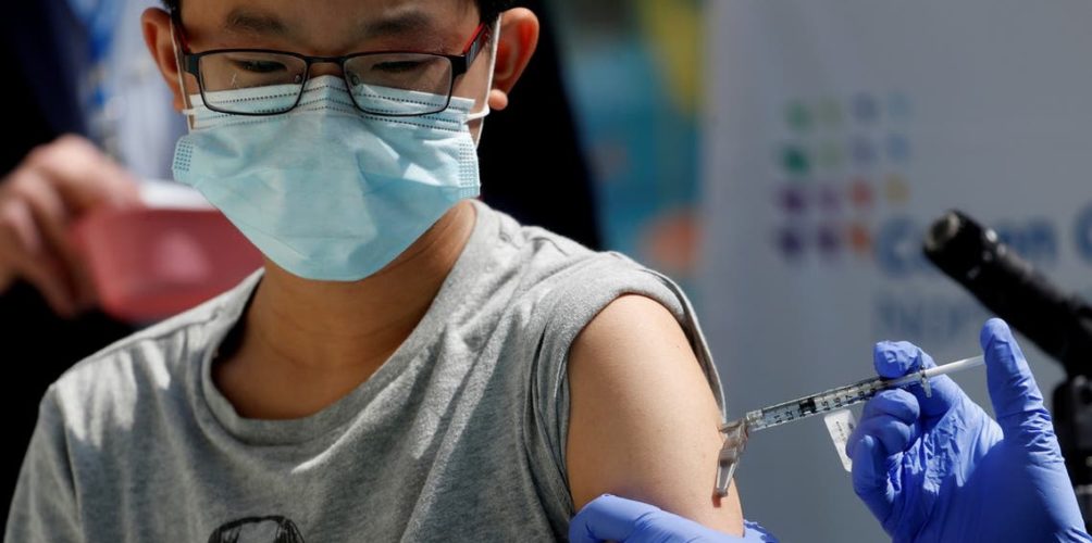 بروفيسور: أنا ضد تلقيح الأطفال اللي عندهم أقل من 12 عام