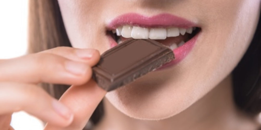 فوائد استثنائية.. لهذا عليكم تناول الشوكولاتة يوميا!