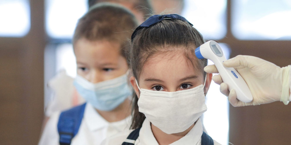 بينها آلام البطن والإرهاق.. أعراض الإصابة بمتحور « دلتا » عند الأطفال