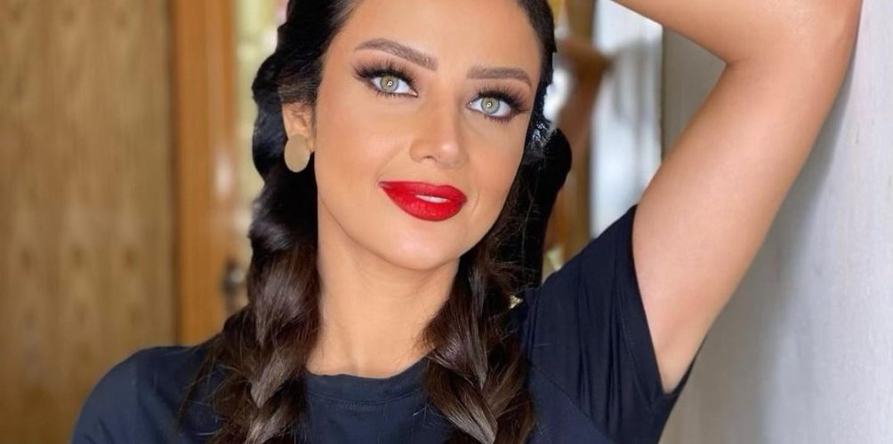 أثارت إعجاب جمهورها بظفائرها.. الإعلامية رضوى الشربيني تظهر بلوك جديد (صور)